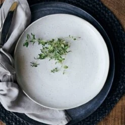 Pion Stoneware Lunch Plate | White/Grey 21.5x3cm -Home Sale Shop zoco home pion stoneware plate white grey 21 5x3cm 50622832869719